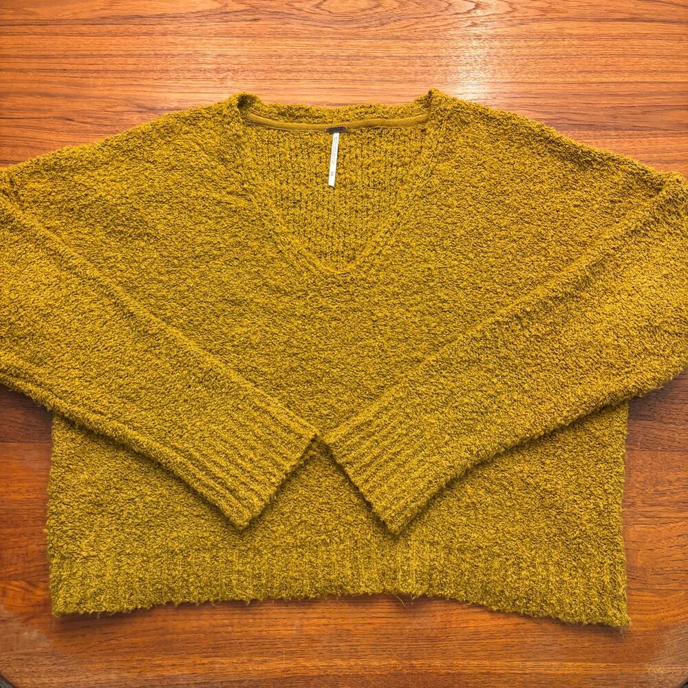 Free People Women's Chunky Knit Chartreuse Green VNeck Sweater size Medium